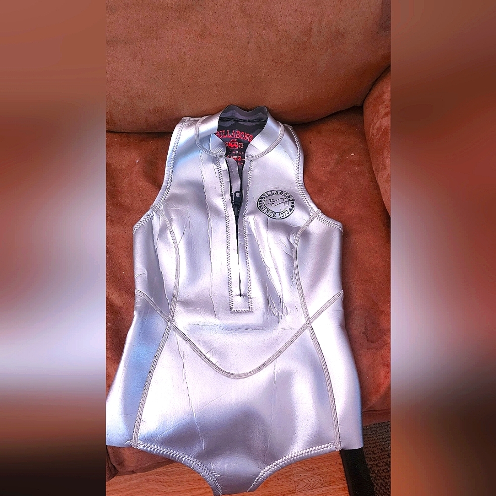 Billabong Body Capsule Wetsuit, Size 2, Chrome/Silver